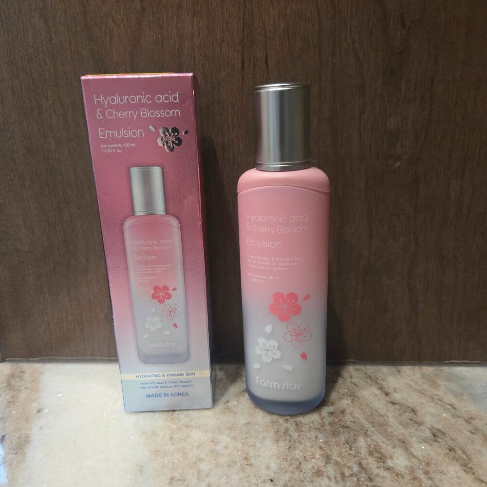 NIB Farm stay Hyalruronic Acid & Cherry Blossom emulsion